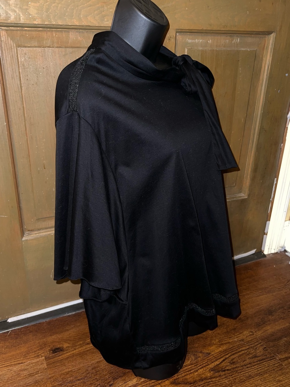 Carolina Herrera Black Tie Neck Silky Draped Flutter Sleeve Blouse Tunic Size L - Picture 2 of 12